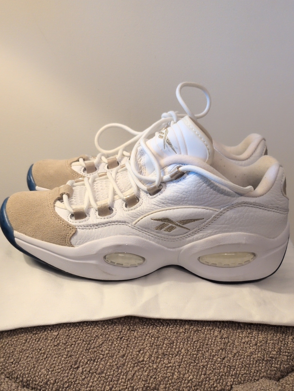 Reebok Allen Iverson QUESTION Low Men's White/White/Light Sand/Wheat Blue Caps